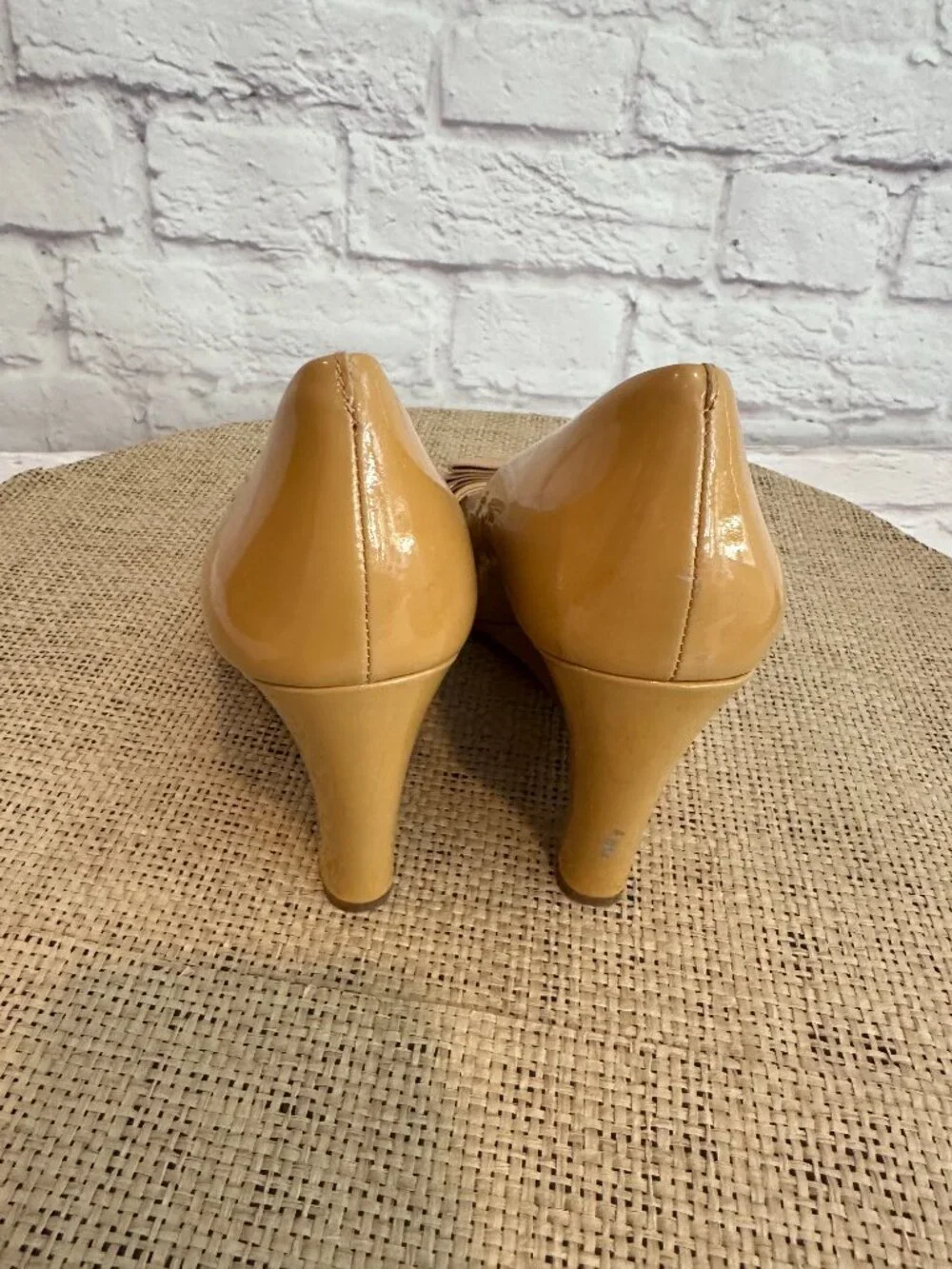Tory Burch TRUDY gold yellow Patent Leather Wedge Pumps Bow size 9 - Picture 3 of 10